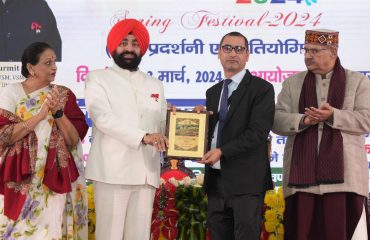 Governor rewarding the winners at the closing ceremony of Vasantotsav.