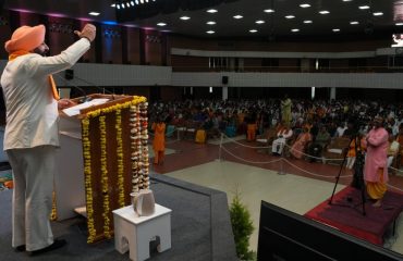 Governor addressing the national conference organized on Devvani Sanskrit.