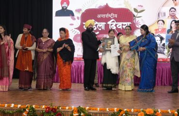 Governor honoring women who have done excellent work in various fields at the “Nari Shakti-Rashtra Shakti” felicitation ceremony.