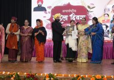 Governor honoring women who have done excellent work in various fields at the “Nari Shakti-Rashtra Shakti” felicitation ceremony.;?>