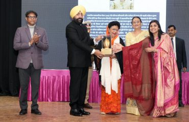 Governor honoring women who have done excellent work in various fields at the “Nari Shakti-Rashtra Shakti” felicitation ceremony.