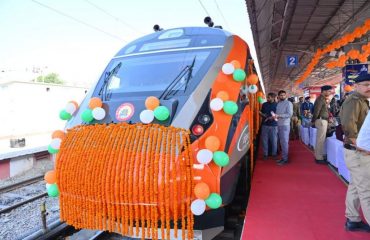 लखनऊ-देहरादून के बीच नई वंदे भारत ट्रेन का हुआ शुभारंभ।