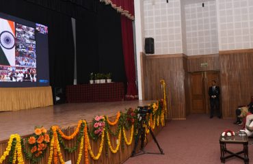 नेशनल एक्शन फॉर मैकेनाइज्ड सैनिटेशन इकोसिस्टम (नमस्ते) कार्यक्रम की स्क्रीनिंग को देखते हुए राज्यपाल।