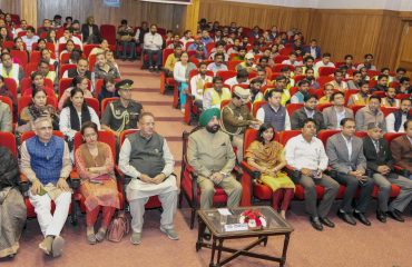 नेशनल एक्शन फॉर मैकेनाइज्ड सैनिटेशन इकोसिस्टम (नमस्ते) कार्यक्रम की स्क्रीनिंग को देखते हुए राज्यपाल।