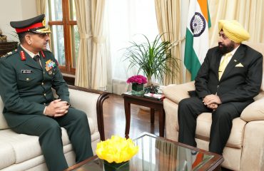 GOC, North India Area, Lieutenant General Zubin A Minwala paying courtesy call on the Governor.