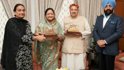 Hans Foundation founder Mata Mangala Ji and Shri Bhole Ji Maharaj paying courtesy call on the Governor.