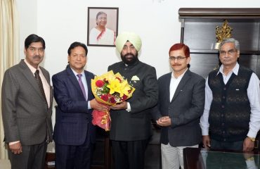 GB Pant University of Agriculture and Technology Vice Chancellor Prof. Manmohan Chauhan and his team pay courtesy call on the Governor.