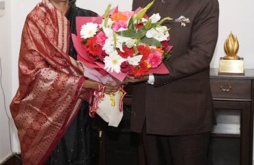 Chief Secretary Smt. Radha Raturi paying courtesy call on the Governor.