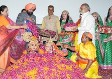 Governor and First Lady Mrs. Gurmeet Kaur playing Holi of flowers with the artists of Team Awadh from Vrindavan.;?>