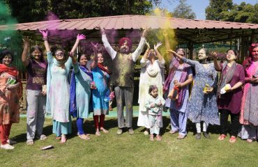 Governor and First Lady Smt. Gurmeet Kaur celebrating Holi with the officers, employees and families ay Raj Bhawan on the occasion of Holi.