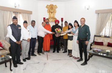 राज्यपाल से शिष्टाचार भेंट करते हुए राष्ट्रीय सैनिक संस्था रूढ़की, हरिद्वार शाखा के पदाधिकारीगण।