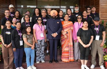 Governor with the organisers of Forum for Breast Cancer Protection.