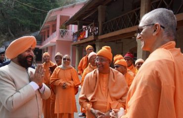 Chairman of Charitable Hospital Swami Shuddhidanand and other officials welcoming the Governor on his arrival at Advaita Ashram Mayawati located in Lohaghat.