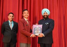 Governor felicitating students at the farewell ceremony of 12th passing out cadets of Sainik School Ghodakhal, Nainital.;?>
