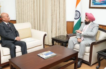 Dr. Jagmohan Sharma, Director, Indira Gandhi National Forest Academy, paying a courtesy call on the Governor.