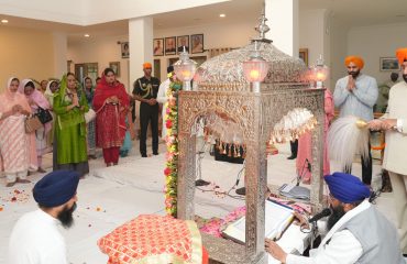 Governor participating in Kirtan and Gurbani Paath at Raj Bhawan on the occasion of the holy festival of Baisakhi.