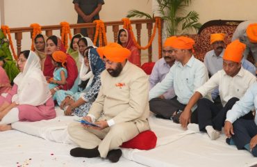 Governor participating in Kirtan and Gurbani Paath at Raj Bhawan on the occasion of the holy festival of Baisakhi.