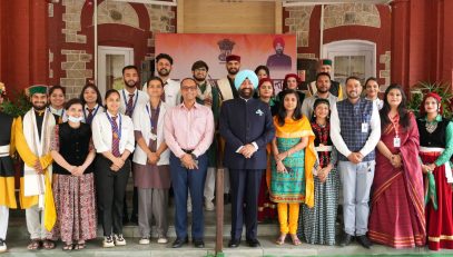⁠Governor with students on the occasion of the Foundation Day of Himachal Pradesh at Raj Bhawan.