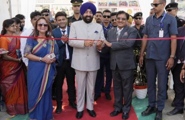 Governor cutting the ribbon of the model exhibition organized in the 'Navdhara' program organized by Devbhoomi Uttarakhand University and inaugurating it.