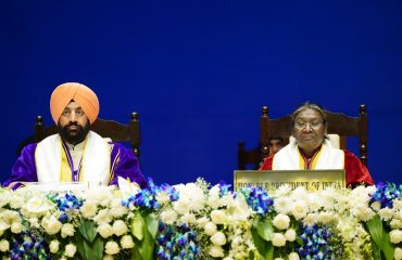 एम्स, ऋषिकेश के चतुर्थ दीक्षांत समारोह में माननीय राष्ट्रपति श्रीमती द्रौपदी मुर्मु के साथ प्रतिभाग करते हुए राज्यपाल।