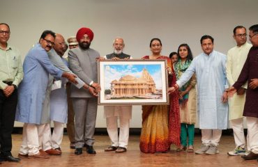 Representatives of Gujarat Samaj Samiti presenting the picture of Somnath Temple as a souvenir to the Governor.