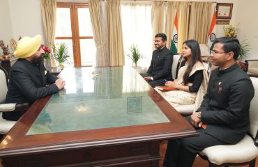 Trainee IAS officers of Uttarakhand cadre paying courtesy call on the Governor.