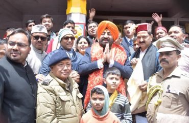 Hon'ble Governor with officials at Badrinath Dham.