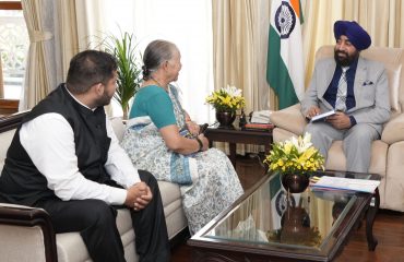 Padma Shri Dr. Madhuri Barthwal paying courtesy call on the Hon'ble Governor.