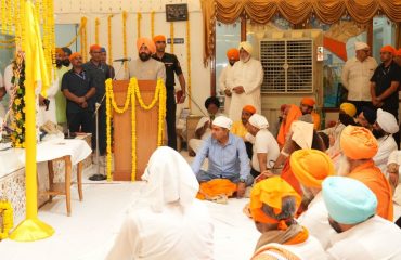 Governor addressing on the occasion of the program organized at Gurudwara Shri Hemkund Sahib, Rishikesh.