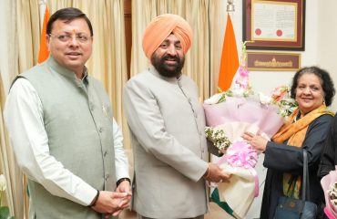राज्यपाल से शिष्टाचार भेंट करती हुईं उत्तराखण्ड उच्च न्यायालय की मुख्य न्यायाधीश जस्टिस ऋतु बाहरी।