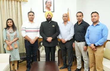 Motivational speakers Jagmohan Grover and Gurjeet Singh paying courtesy call on the Governor.
