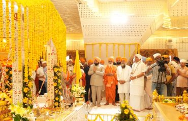 Governor paying obeisance at Gurudwara Shri Hemkund Sahib, Rishikesh.