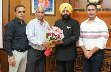 Motivational speakers Jagmohan Grover and Gurjeet Singh paying courtesy call on the Governor.