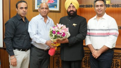 Motivational speakers Jagmohan Grover and Gurjeet Singh paying courtesy call on the Governor.
