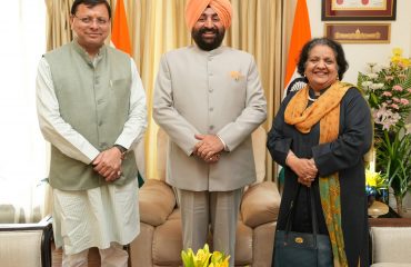 राज्यपाल से शिष्टाचार भेंट करती हुईं उत्तराखण्ड उच्च न्यायालय की मुख्य न्यायाधीश जस्टिस ऋतु बाहरी।