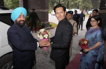 Kumaon Division Commissioner Deepak Rawat welcoming the Hon'ble Governor upon his arrival for summer stay at Raj Bhawan, Nainital.