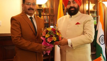 Vice Chancellor of Soban Singh Jeena University, Almora, Prof. Satpal Singh Bisht paying courtesy call on Hon'ble Governor.