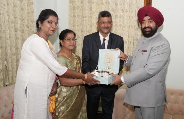गोवा राज्य स्थापना दिवस के अवसर पर सर्किट हाउस काठगोदाम में आयोजित कार्यक्रम में गोवा प्रदेश के निवासियों के साथ राज्यपाल।