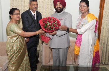 गोवा राज्य स्थापना दिवस के अवसर पर सर्किट हाउस काठगोदाम में आयोजित कार्यक्रम में गोवा प्रदेश के निवासियों के साथ राज्यपाल।