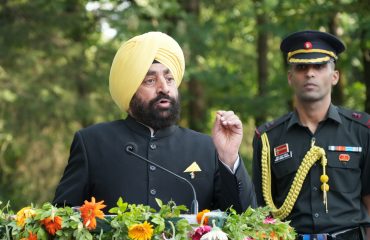 राजभवन नैनीताल में आयोजित ‘‘हनी उत्सव’’ कार्यक्रम को संबोधित करते हुए राज्यपाल।