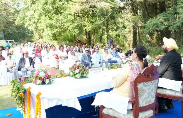 राजभवन नैनीताल में आयोजित ‘‘हनी उत्सव’’ कार्यक्रम में प्रतिभाग करते हुए राज्यपाल।