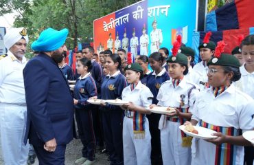 Hon'ble Governor interacting with NCC cadets during the 