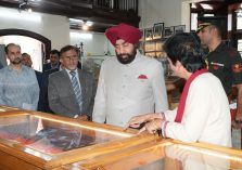 Hon'ble Governor touring the Himalayan Museum located at the DSB Campus of Kumaun University, Nainital.;?>