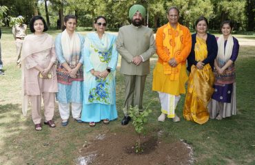 विश्व पर्यावरण दिवस के अवसर पर राज्यपाल एवं प्रथम महिला श्रीमती गुरमीत कौर।