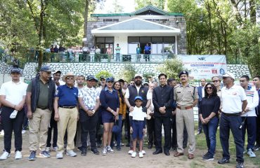 Hon'ble Governor with golfers and administrative officials at the inauguration