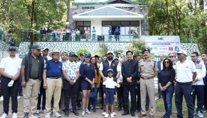 Hon'ble Governor with golfers and administrative officials at the inauguration