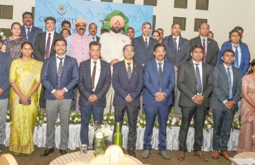 Hon'ble Governor with the officials of the Forest Department.