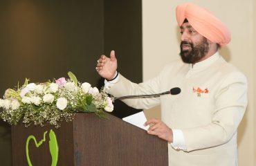 वन विभाग द्वारा रामनगर में आयोजित कॉन्फ्रेंस को संबोधित करते हुए राज्यपाल।