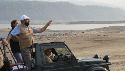 Hon'ble Governor witnessing wildlife at Jim Corbett National Park.