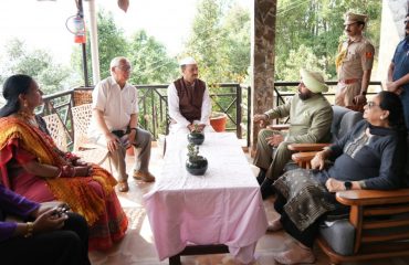 Hon'ble Governor in conversation with local hotel and homestay operators at Sargakhet in Mukteshwar.